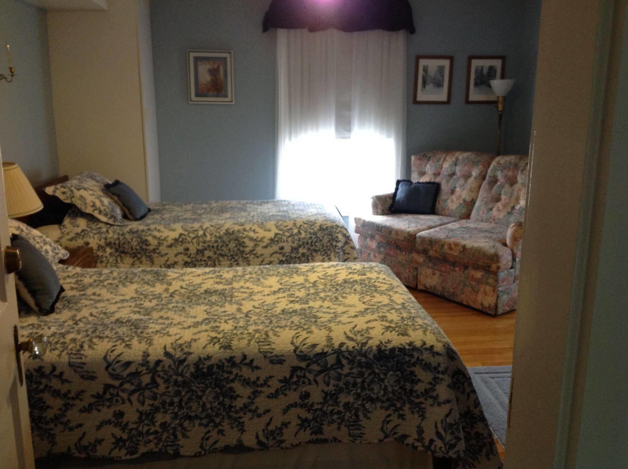 Maple Tourist Home B&B Grand Falls Exteriör bild
